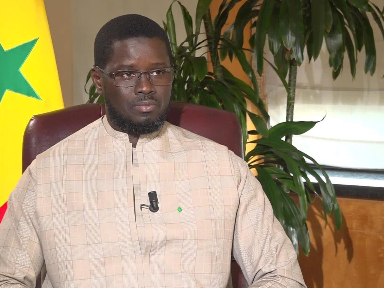 « Massacre de Thiaroye : un ouvrage sur les circonstances du drame remis au président Diomaye ce jeudi »