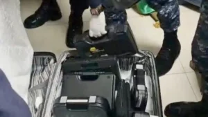 Mbour : un « arsenal de guerre » découvert dans les bagages d’un passager à l’AIBD.