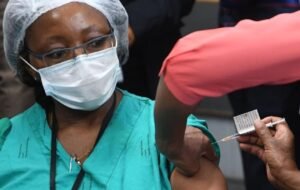 « On m’annonçait une espérance de vie de cinq ans… » : le parcours inspirant d’Awa Sané, grand-mère et survivante du VIH.