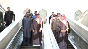 Avant son départ d’Arabie saoudite, Ousmane Sonko reçoit un accueil prestigieux (photos)