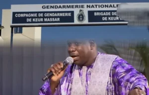 Djiby Dramé conduit chez lui pour une perquisition sous escorte de la gendarmerie