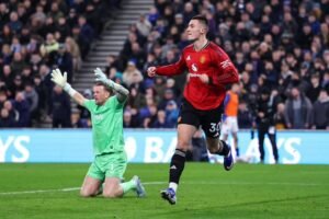 Manchester United bat Everton grâce à Benjamin Šeško en Premier League