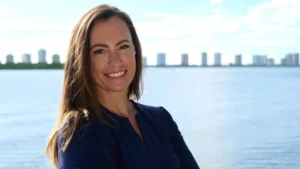 Aux États-Unis, le candidat soutenu par Donald Trump s’incline de justesse et cède un district hautement symbolique aux démocrates.