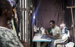 [Korité] « On nous colle des étiquettes » : immersion dans les ateliers de couture entre nuits blanches et pression