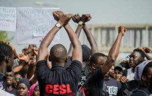 Crise universitaire à Saint-Louis : l’année académique maintenue malgré la grève, avec des sanctions possibles pour les perturbateurs.