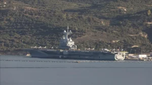 Tensions au Détroit d’Ormuz : un navire franchit le blocus iranien sous pavillon neutre