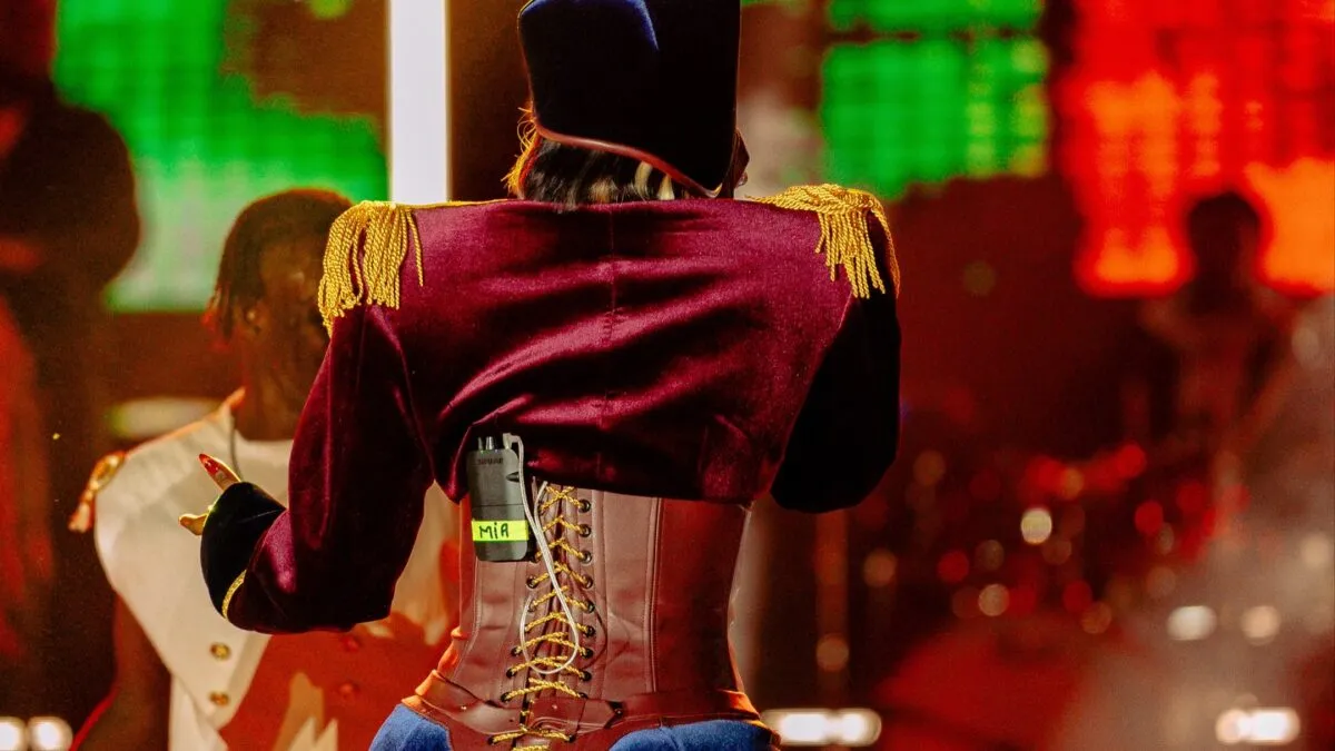 Show de Mia Guissé : les temps forts d’un concert haut en couleur