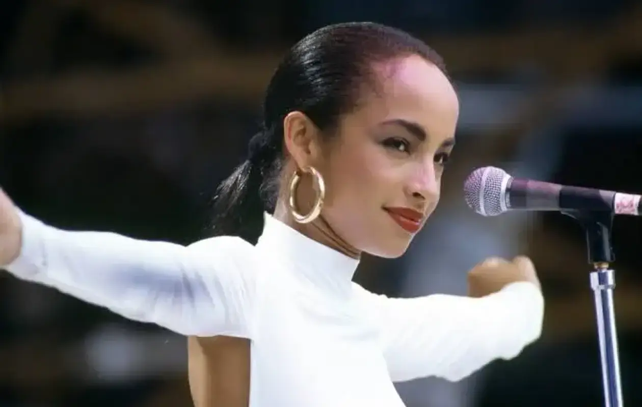 « Rock and Roll Hall of Fame : la Nigériane Sade, première Africaine à entrer dans la légende »