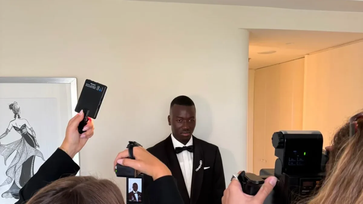 « Festival de Cannes : Pape Gueye remarqué sur le tapis rouge »