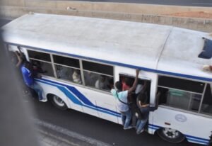 Transports publics : Guy Marius Sagna alerte sur la surcharge des bus « TATA » et ses risques