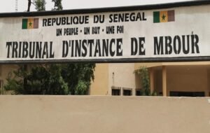 « Tu as mangé mon doigt » : une plaisanterie dégénère en bagarre, le prévenu risque six mois de prison ferme