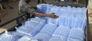Eaux en sachet au Sénégal : une étude révèle la présence de matières fécales dans 82 % des échantillons analysés