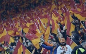 Affaire des ultras de Galatasaray : une perquisition révèle une importante somme d’argent et des objets précieux