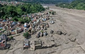 Népal–Tibet : les secours se mobilisent pour sauver une centaine d’ouvriers bloqués par les inondations
