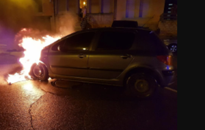 Gare routière de Podor : une Peugeot 207 ravagée par un incendie