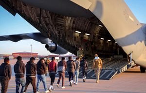 États-Unis : plus de 25 000 étrangers renvoyés vers des pays tiers